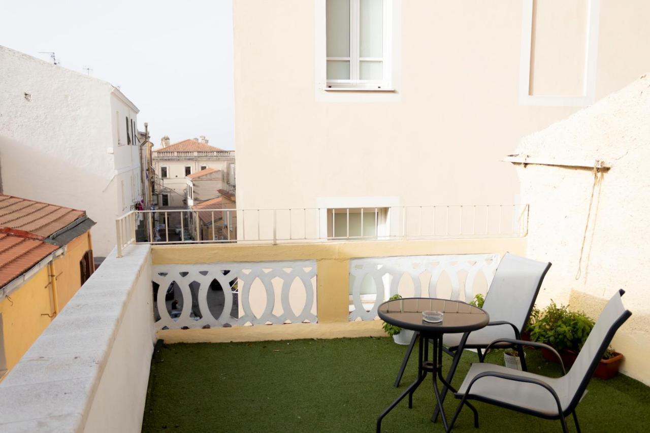 Sassari-Centro Elegante Appartamento Con Wifi E Netflix Ngoại thất bức ảnh