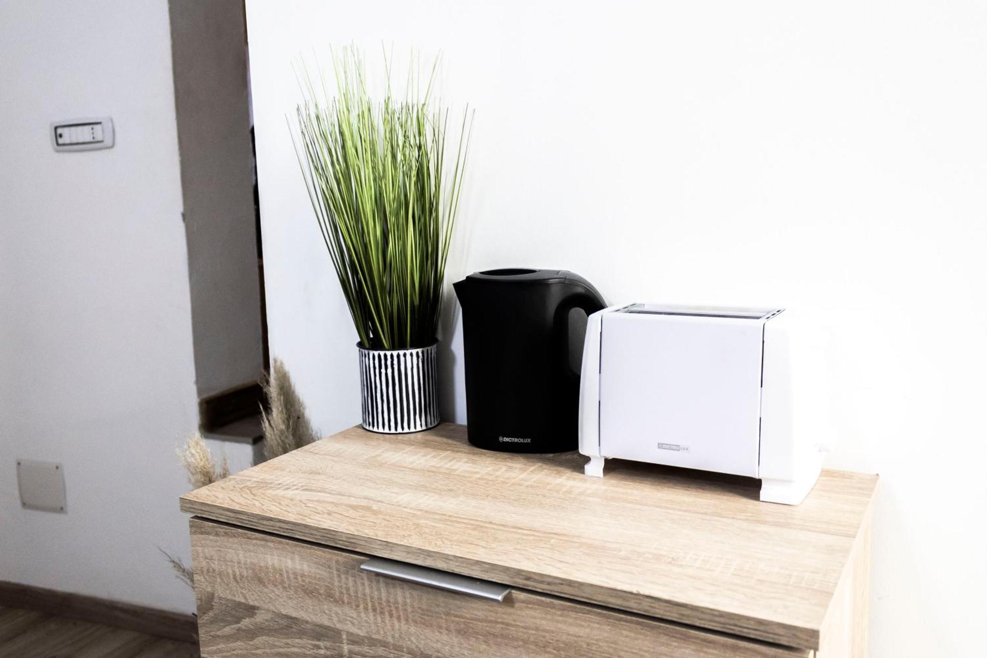 Sassari-Centro Elegante Appartamento Con Wifi E Netflix Phòng bức ảnh